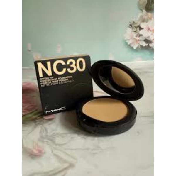 MAC Studio Fix Powder Plus Foundation NC30