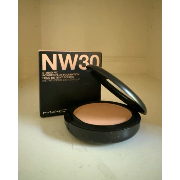 MAC Studio Fix Powder Plus Foundation NW30